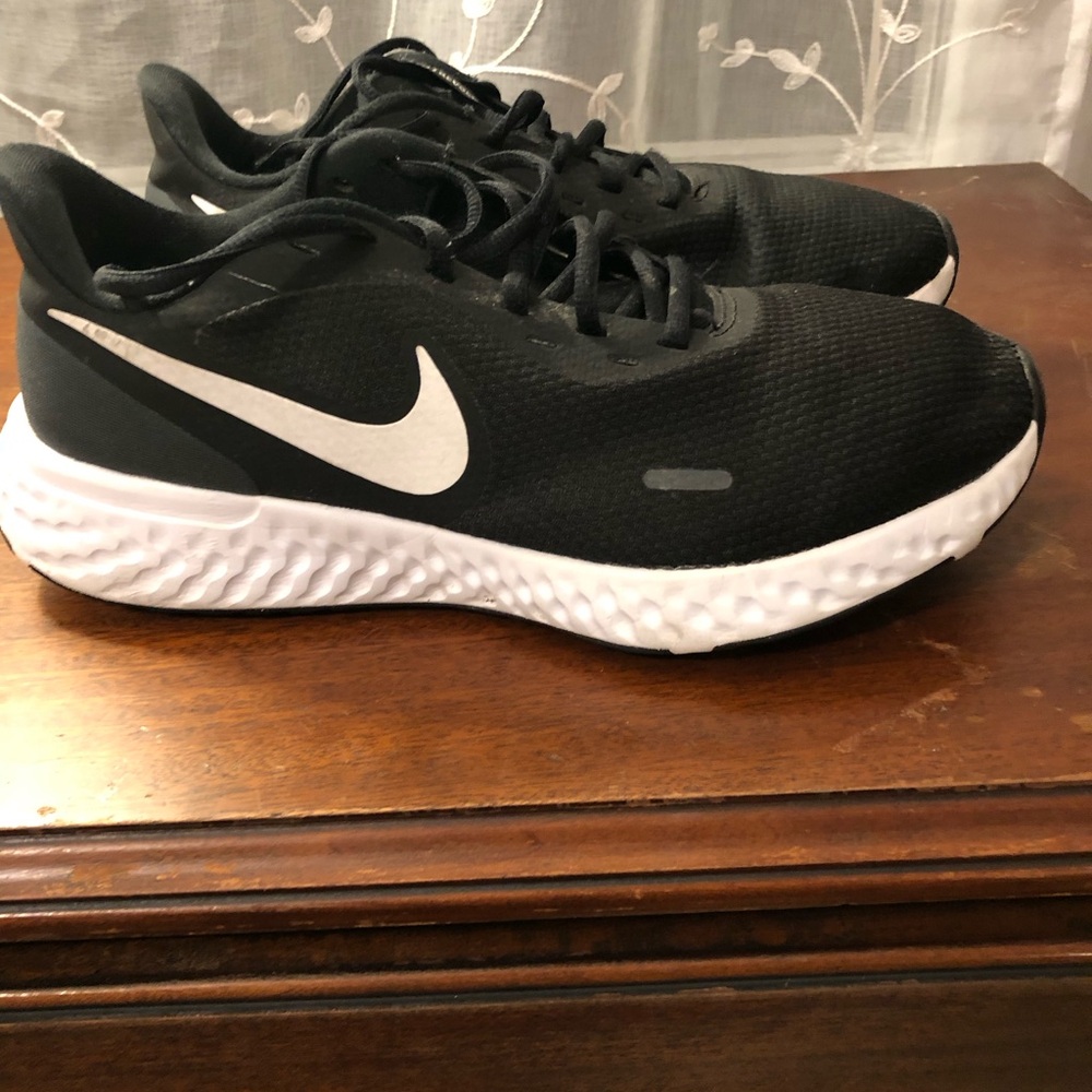 Women’s size 9 Nikes